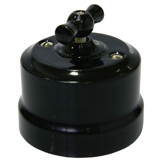 Выключатель одинарный проходной цвет черный Lindas