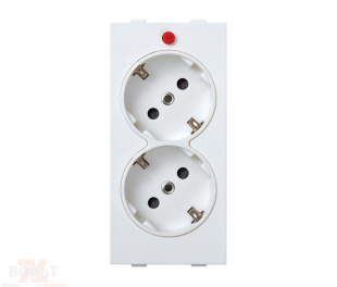Розетка двойная с заземлением и шторками Schuko 2Р+Е 16A 250В~ белого цвета с винтовым подключением Connect